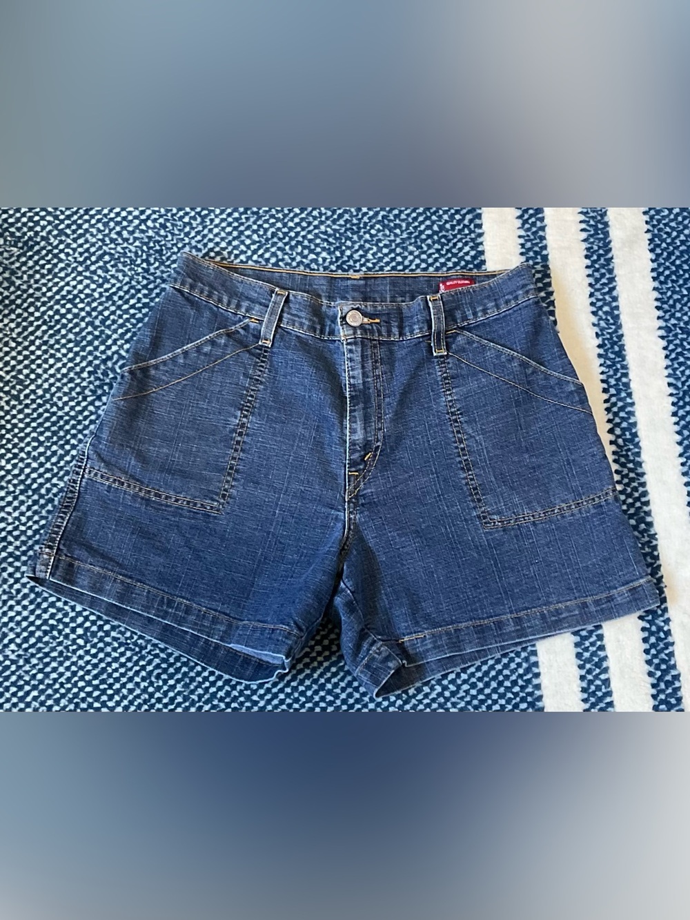 Levi’s Classic Blue Denim Women's Shorts